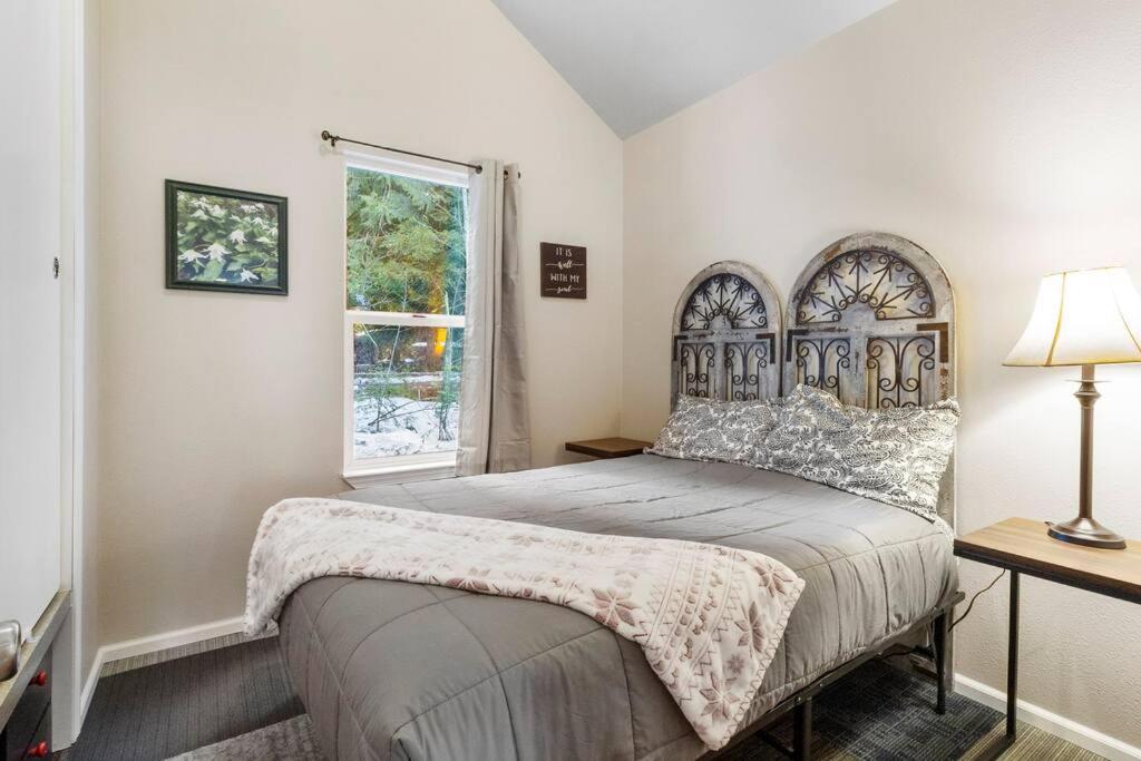 Cozy Tiny Home Steps Away From Mt. Rainier Эшфорд Экстерьер фото