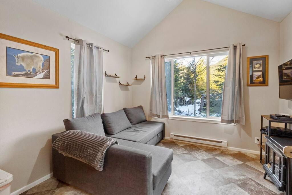 Cozy Tiny Home Steps Away From Mt. Rainier Эшфорд Экстерьер фото